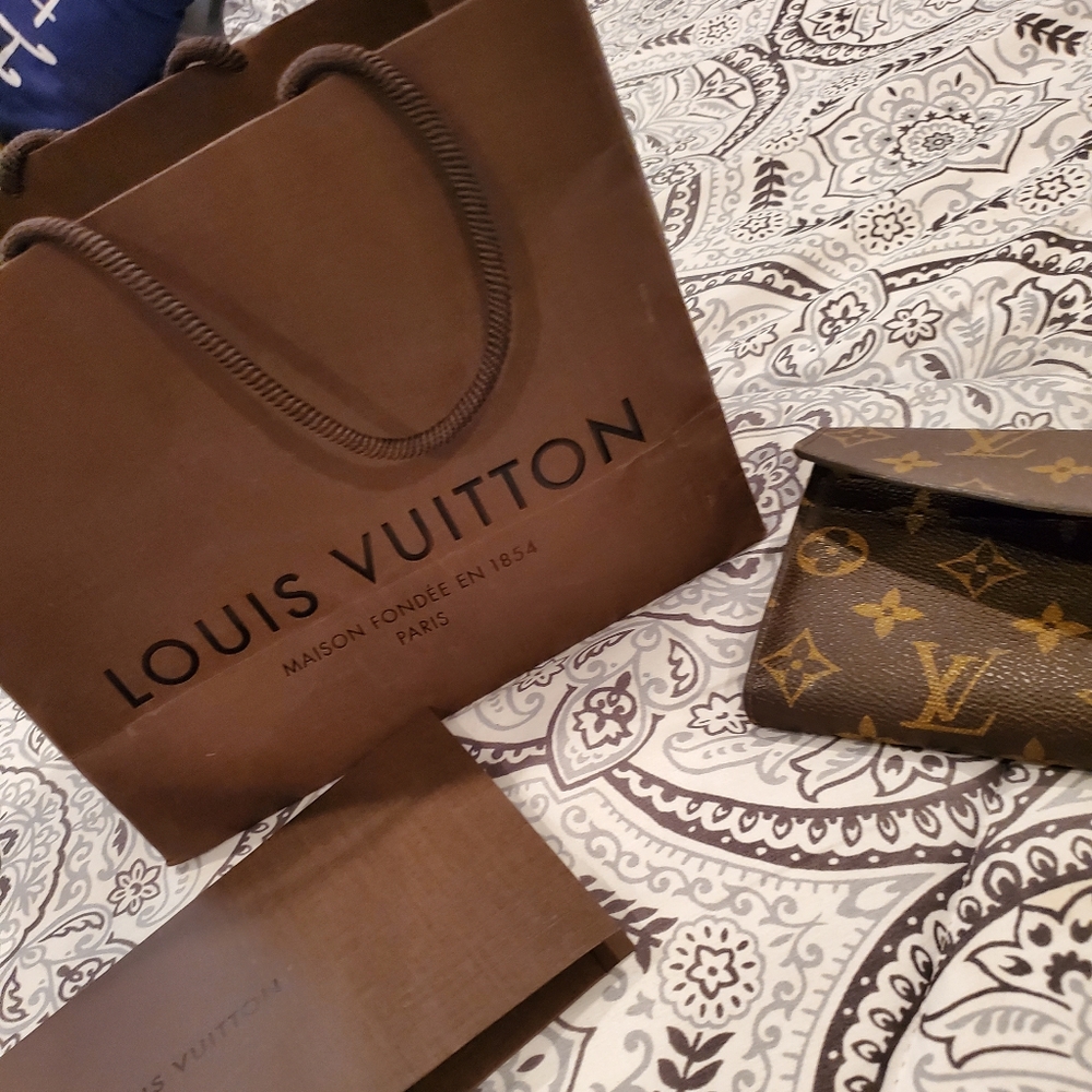 Louis Vuitton carry bags  & card holder - Picture 3 of 6